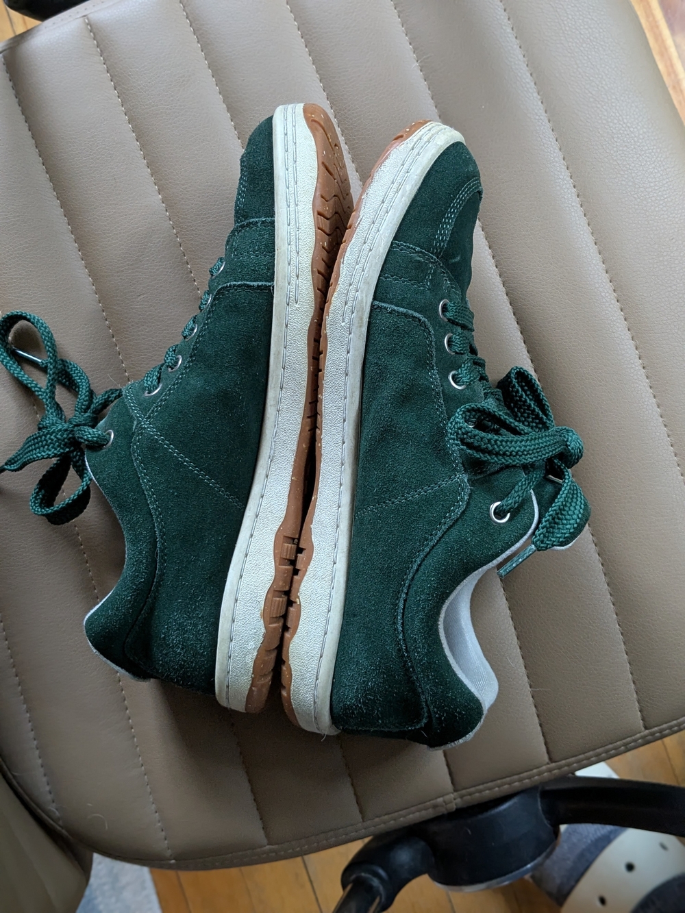 Simple Unisex OS Standard Issue Suede Sneakers in Forest Green